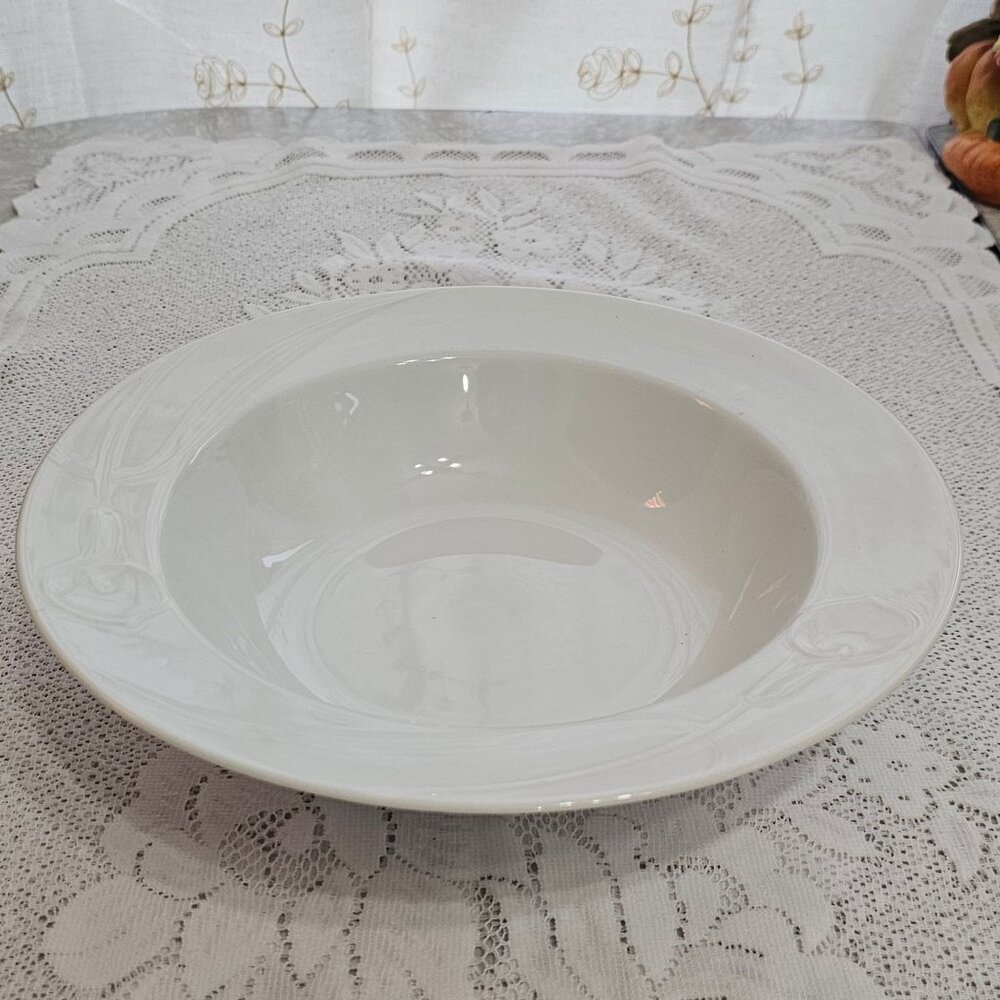 Mikasa Classic Flair Serving Bowl 10" white embossed Calla Lilies rim - Picture 2 of 8